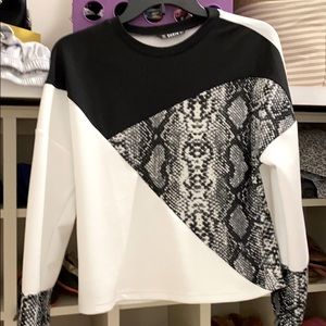 Cropped style light weight shirt.